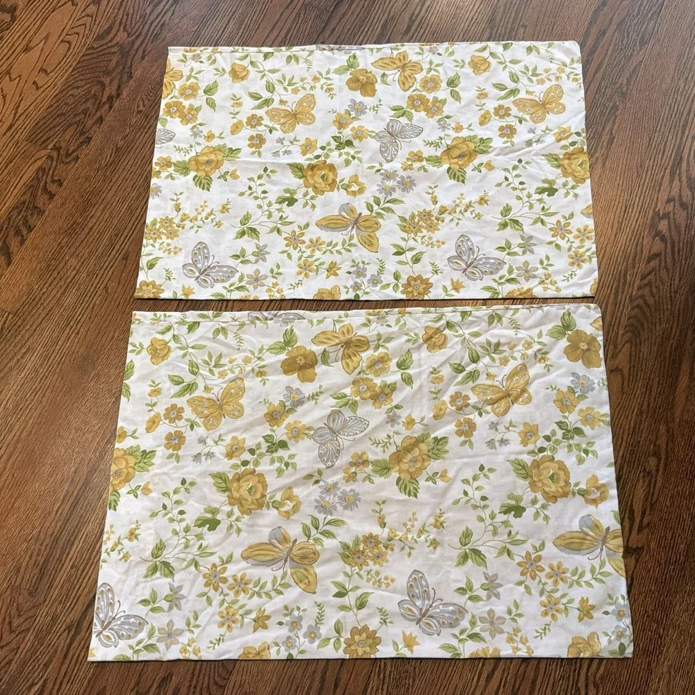 Vtg Pair‎ Cannon Monticello Pillowcases Butterflies Flowers Gold Summer Day 1978